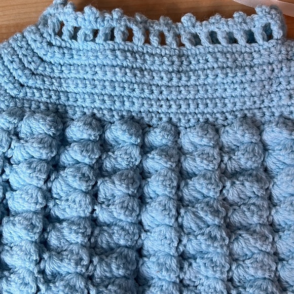 Baby Handknitted cardigan and bonnet set color baby blue - Picture 4 of 17